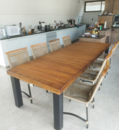 Mesa retangular em madeira